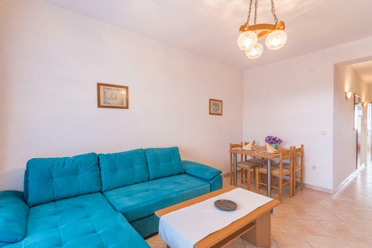 Pansion Dujmovic 1 Apartamento Malinska Exterior foto